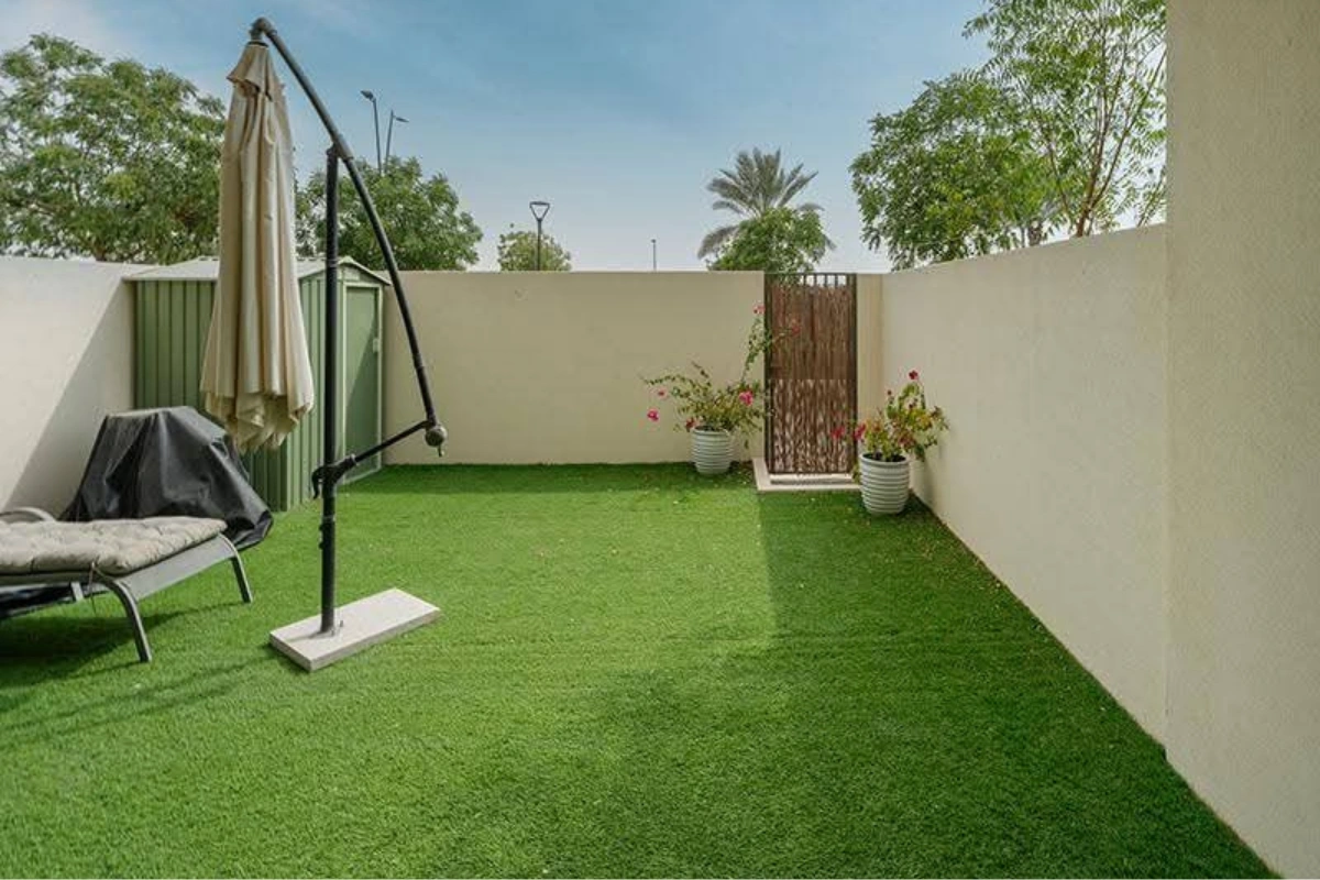 Artificial_grass_install_dubai_alwardalandscape