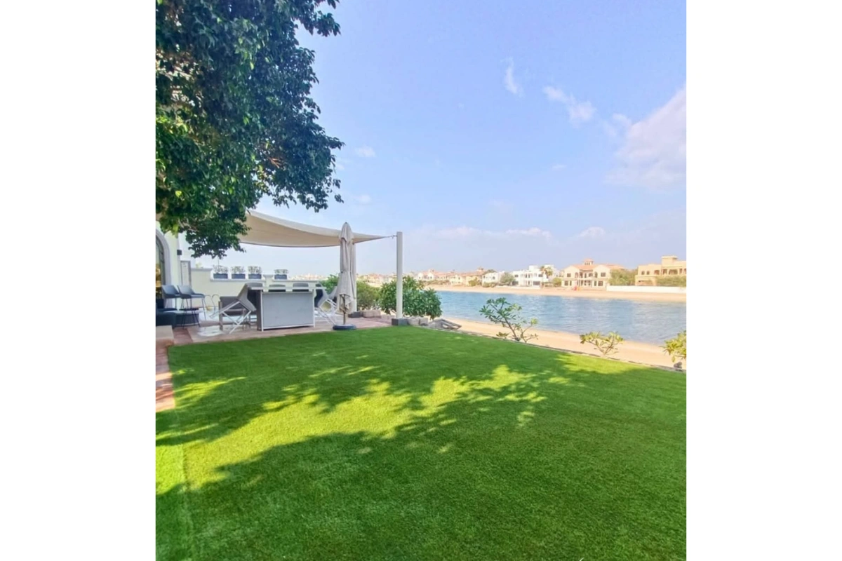 Artificial_grass_install_outdoor_area_dubai_alwardalandscaping