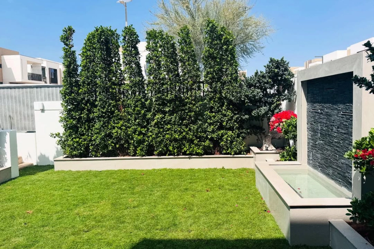 Garden-Maintenance-with-alwardalandscaping