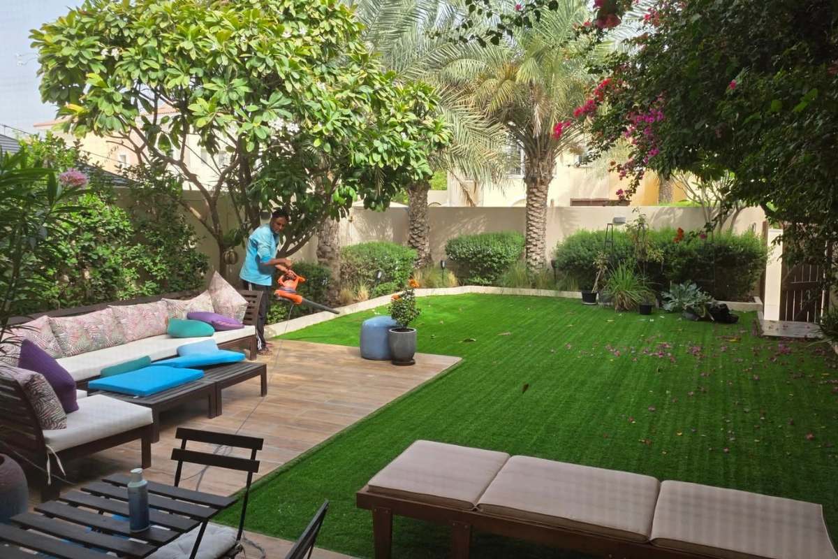 Garden_maintenance_and_plant_cera