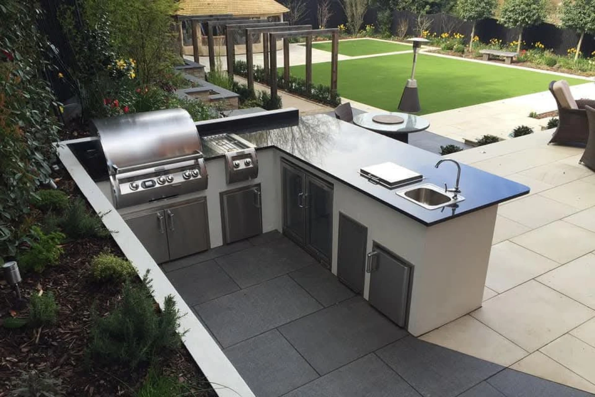 Make-Outdoor-BBQ-In-Villa-Dubai