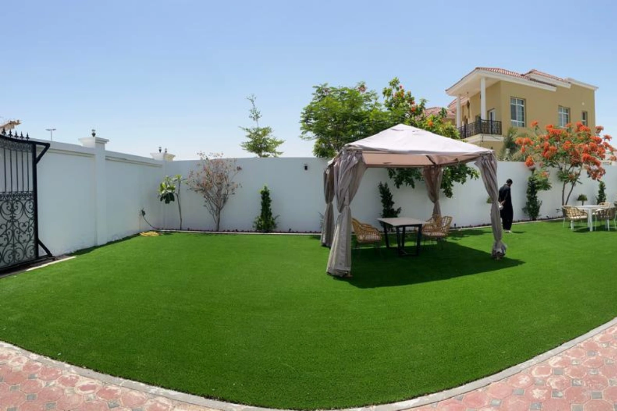 Outdoor-Install-Artificial-Grass-in-Dubai