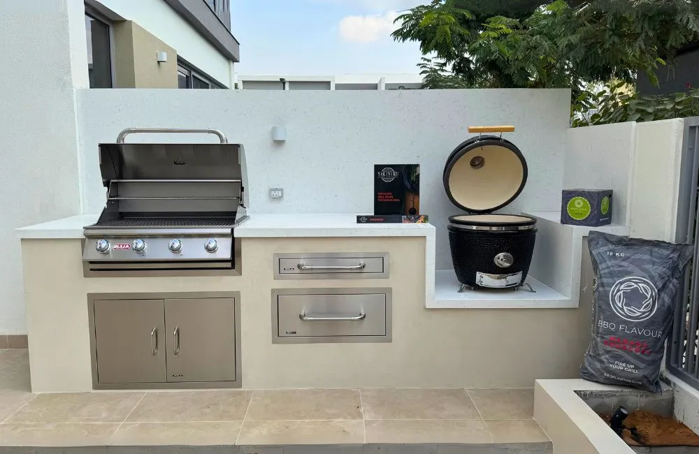 Outdoor-kitchen-and-kamado-at-Tilal-al-ghag