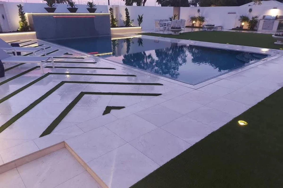 Pool-with-walking-steps-alwardalandscaping