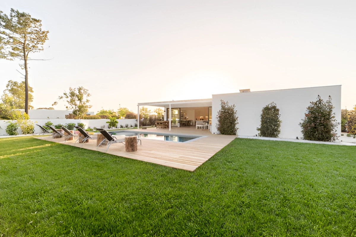 artificial_grass_installation_dubai