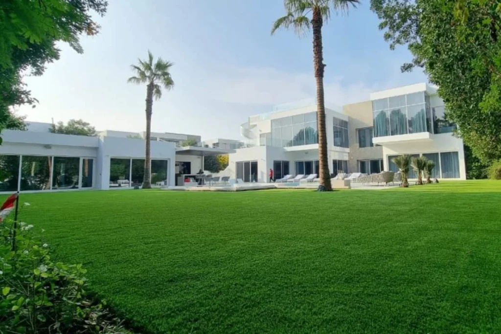 installation outdoor fake grass in dubai
