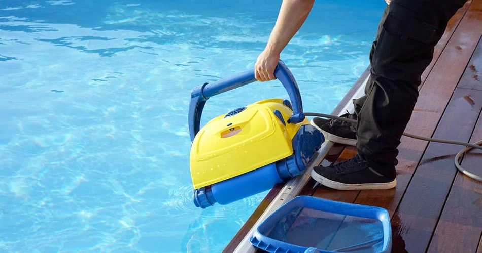 Swimming Pool Floor Vacuuming cleaning