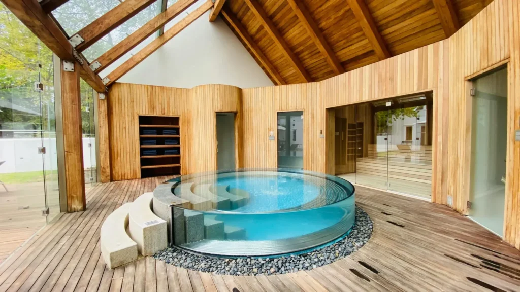 Jacuzzi construction in a Dubai villa